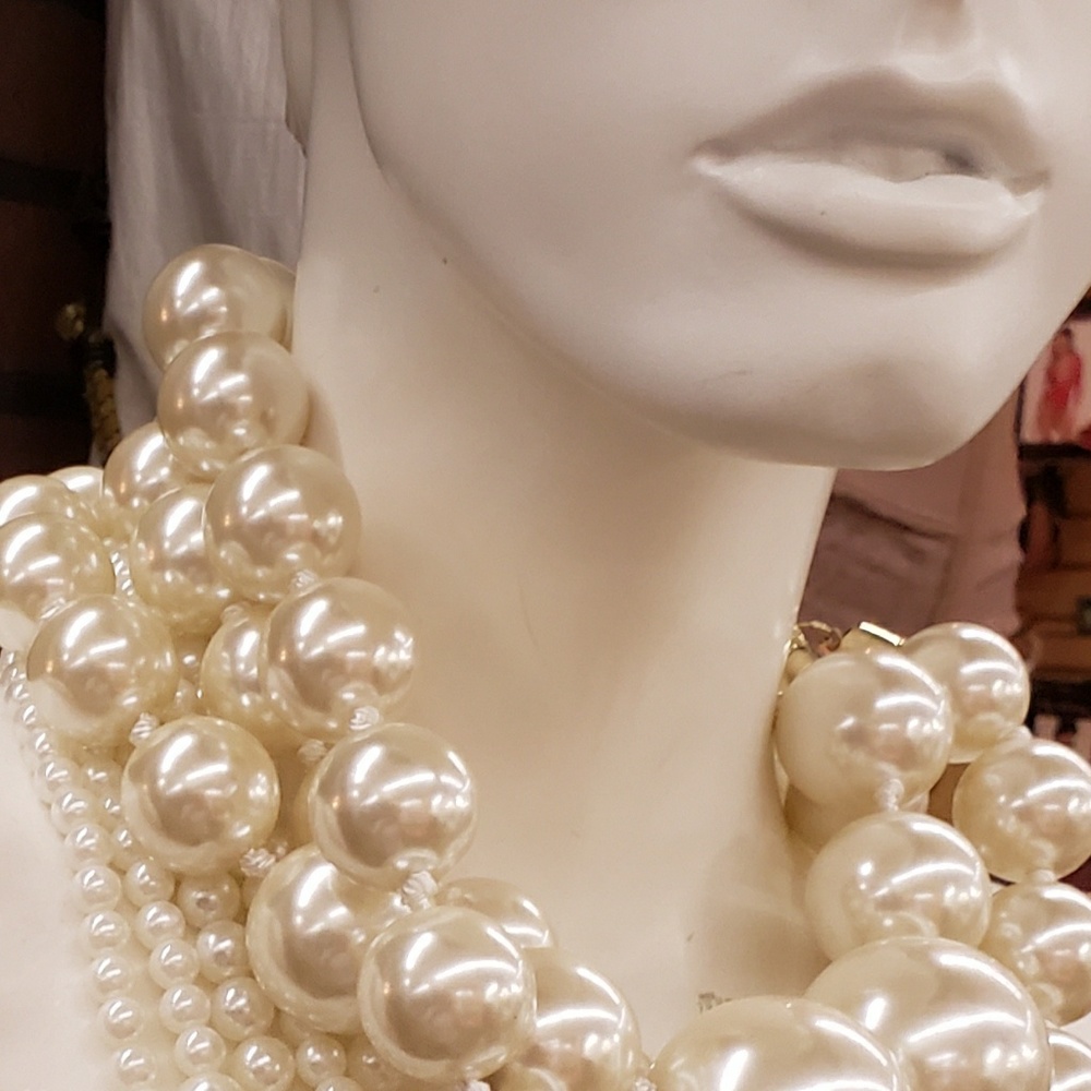Vintage 3 Strand Faux Pearl Necklace NWT - Picture 3 of 4